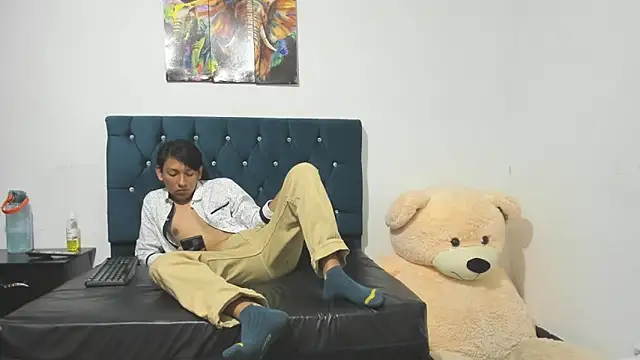 Snapshot of AXEL_AND_THOMAS chatting on January 2025 01:31:01 PM AXEL AND THOMAS online show from January 2025 01:31:01 PM