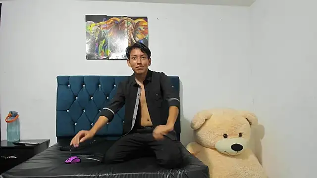 Snapshot of AXEL_AND_THOMAS chatting on January 2025 01:31:01 PM AXEL AND THOMAS online show from January 2025 01:31:01 PM