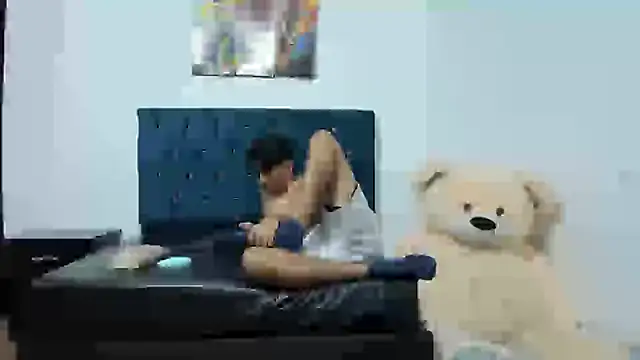 Snapshot of AXEL_AND_THOMAS chatting on December 2024 01:27:02 PM AXEL AND THOMAS online show from December 2024 01:27:02 PM