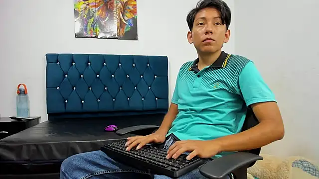 Snapshot of AXEL_AND_THOMAS chatting on January 2025 01:22:01 PM AXEL AND THOMAS online show from January 2025 01:22:01 PM