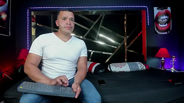 Snapshot of AndyandFran chatting on December 2025 09:01:02 PM AndyandFran online show from December 2025 09:01:02 PM