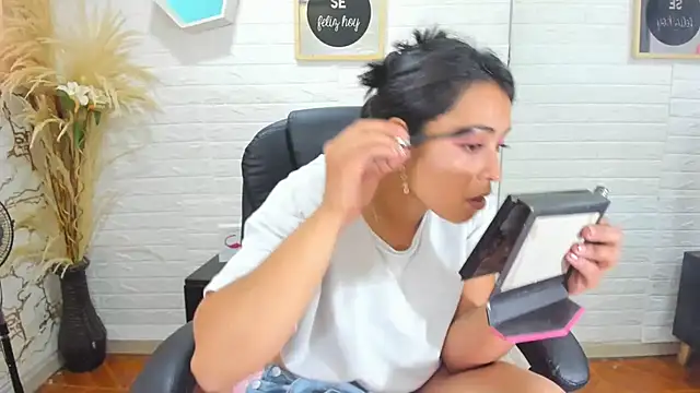 Snapshot of Aisha_09 chatting on February 2025 01:53:02 PM Aisha 09 online show from February 2025 01:53:02 PM