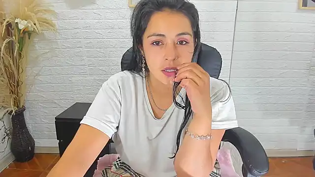 Snapshot of Aisha_09 chatting on February 2025 06:04:02 PM Aisha 09 online show from February 2025 06:04:02 PM