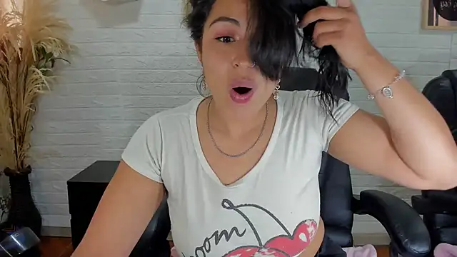 Snapshot of Aisha_09 chatting on March 2025 02:34:02 PM Aisha 09 online show from March 2025 02:34:02 PM