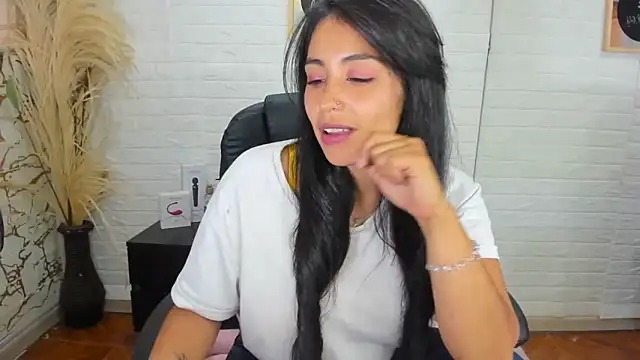 Snapshot of Aisha_09 chatting on February 2025 06:37:02 PM Aisha 09 online show from February 2025 06:37:02 PM