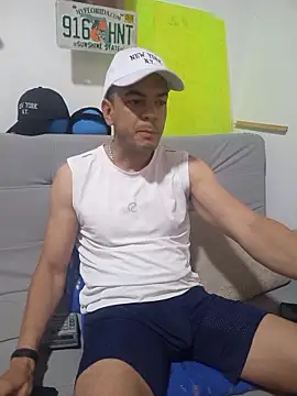 latinmartin73 online show from October 2025 01:33:02 PM