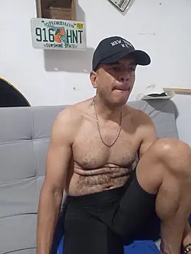 latinmartin73 online show from November 2025 07:50:01 PM