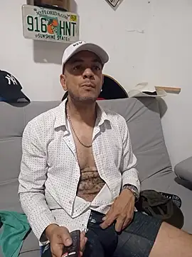 latinmartin73 online show from November 2025 12:38:01 AM