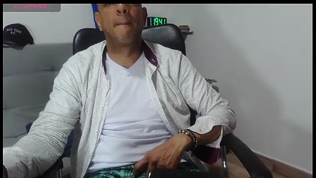 latinmartin73 online show from March 2026 12:42:02 AM