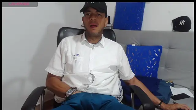 latinmartin73 online show from April 2026 01:59:01 PM