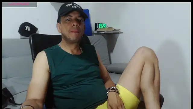 latinmartin73 online show from April 2026 12:28:02 AM