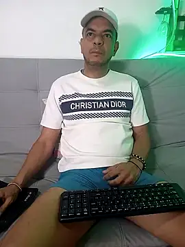 latinmartin73 online show from March 2025 02:11:02 PM