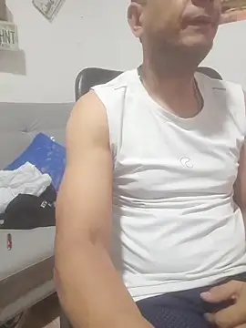 latinmartin73 online show from December 2025 02:16:02 PM