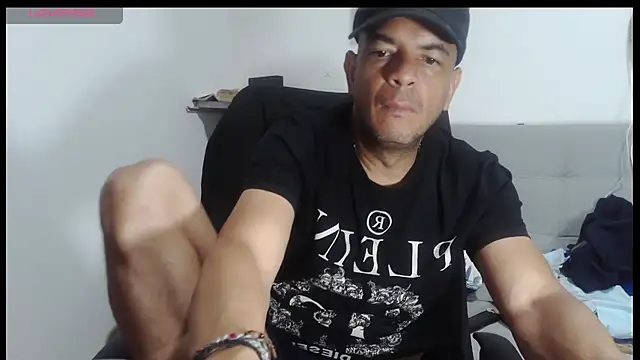 latinmartin73 online show from May 2026 03:44:01 AM