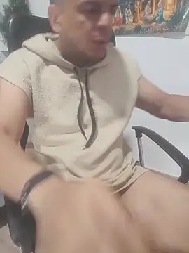 latinmartin73 online show from December 2025 08:04:02 PM