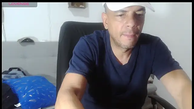 latinmartin73 online show from May 2026 01:03:01 AM