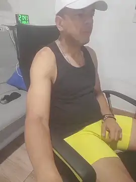 latinmartin73 online show from February 2026 02:42:02 AM