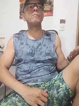 latinmartin73 online show from November 2025 02:11:01 AM