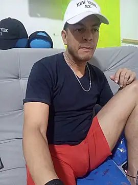 latinmartin73 online show from October 2025 05:35:02 PM