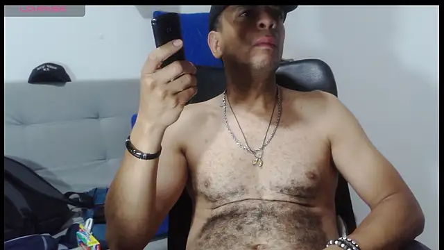 latinmartin73 online show from April 2026 02:24:01 AM