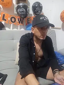 latinmartin73 online show from October 2025 11:47:01 PM