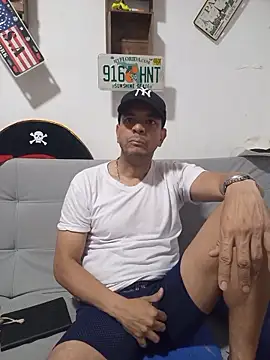 latinmartin73 online show from November 2025 10:47:02 PM