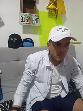 latinmartin73 online show from October 2025 12:25:01 AM