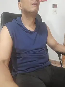 latinmartin73 online show from November 2025 06:19:02 PM