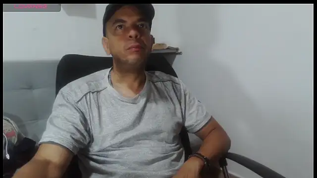 latinmartin73 online show from April 2026 05:19:02 AM