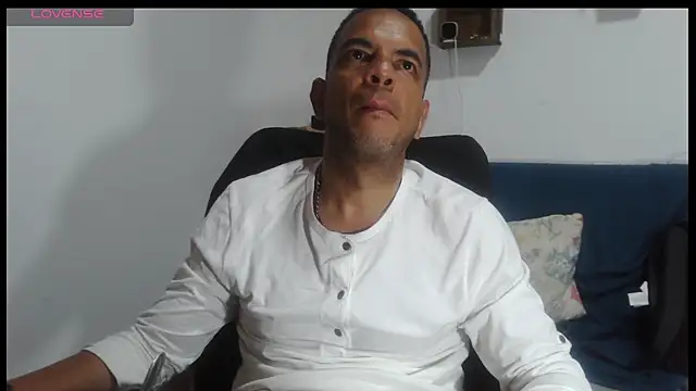 latinmartin73 online show from May 2026 05:11:01 AM