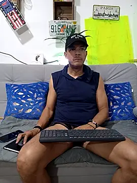 latinmartin73 online show from September 2025 11:41:02 PM