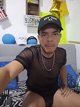 latinmartin73 online show from October 2025 03:13:02 PM