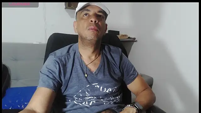 latinmartin73 online show from May 2026 05:45:02 AM