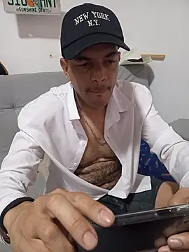 latinmartin73 online show from November 2025 07:08:02 PM