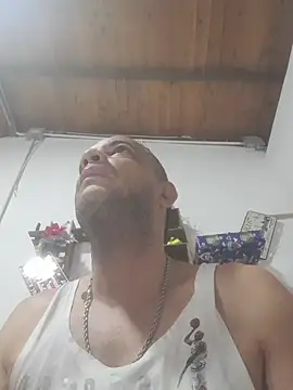 latinmartin73 online show from December 2025 01:53:02 PM