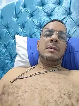 latinmartin73 online show from June 2026 03:34:02 AM