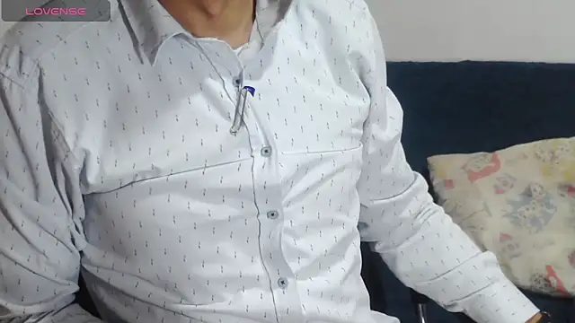 latinmartin73 online show from May 2026 11:44:01 PM