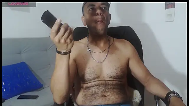 latinmartin73 online show from May 2026 01:15:02 AM