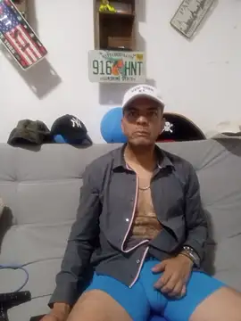 latinmartin73 online show from November 2025 10:58:01 PM