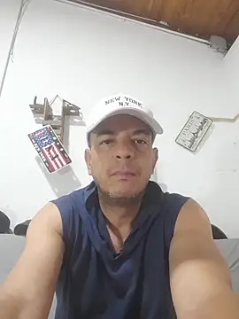 latinmartin73 online show from November 2025 01:05:01 PM