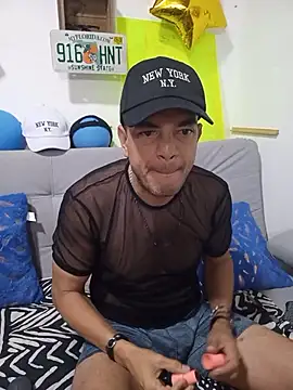 latinmartin73 online show from October 2025 02:34:01 AM