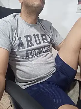 latinmartin73 online show from February 2026 01:50:02 AM