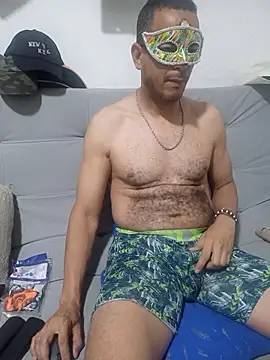 latinmartin73 online show from November 2025 08:35:02 PM