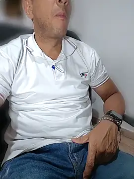latinmartin73 online show from May 2026 11:41:01 PM