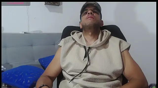 latinmartin73 online show from May 2026 02:44:02 AM