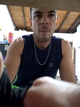 latinmartin73 online show from September 2025 11:36:02 PM