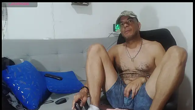 latinmartin73 online show from May 2026 01:56:01 AM