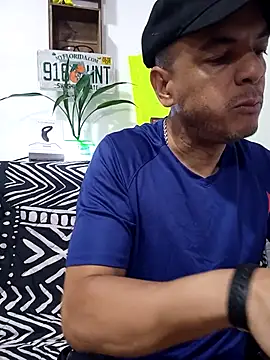 latinmartin73 online show from September 2025 12:21:02 AM