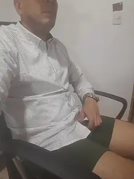 latinmartin73 online show from February 2026 11:46:01 PM