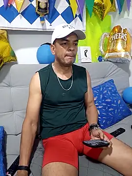 latinmartin73 online show from October 2025 02:24:02 AM